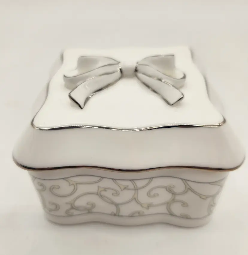 Wedgwood Celestial Platinum Bone China Trinket Box With Bow & Silver Accents