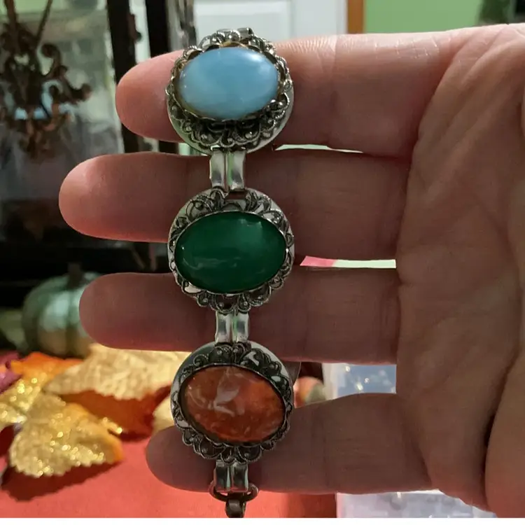 Vintage 1950s /1960s Silverstone Lucite Multi Colors Cabochons Link Bracelet. Old Silverstone Metal . Great For Collectors. Fold Over Closure.