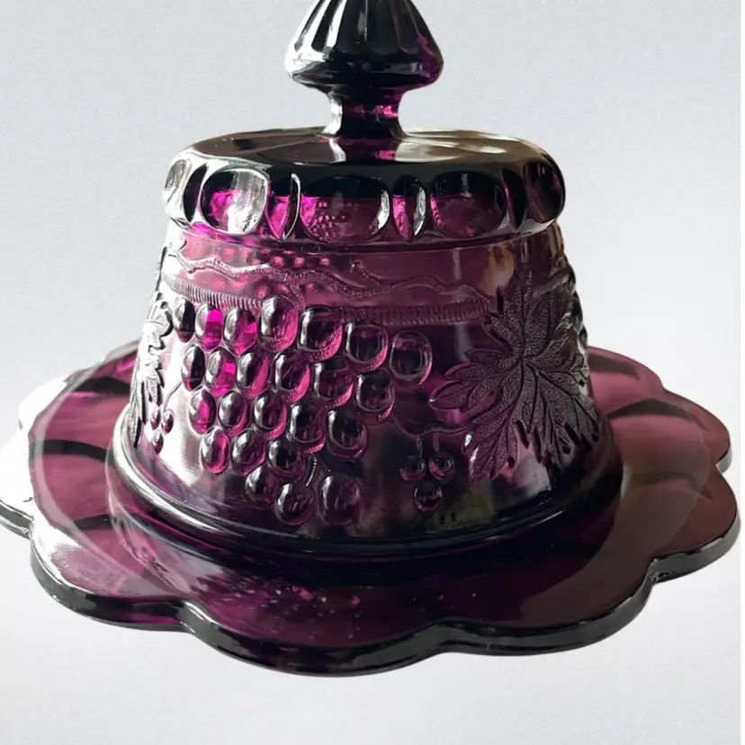 VTG Amethyst Glass Grapes & Cable Mosser Covered Dish Beautiful & Functional