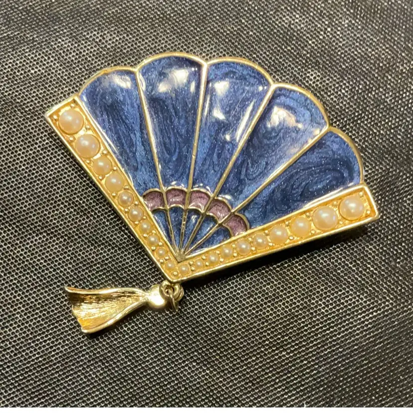 Trivet Fan Brooch With Tassel