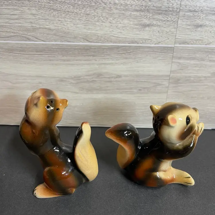 Inv. Squirrel Shakers