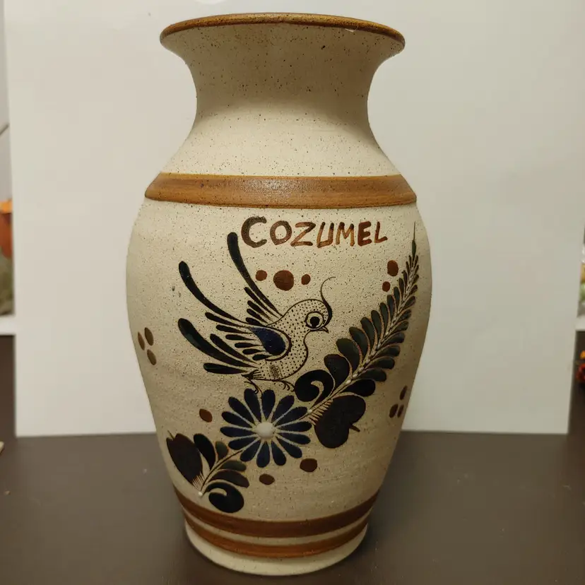 Cozumel Tonala Vase. Signed Mexico Gardiel. No chips or cracks.