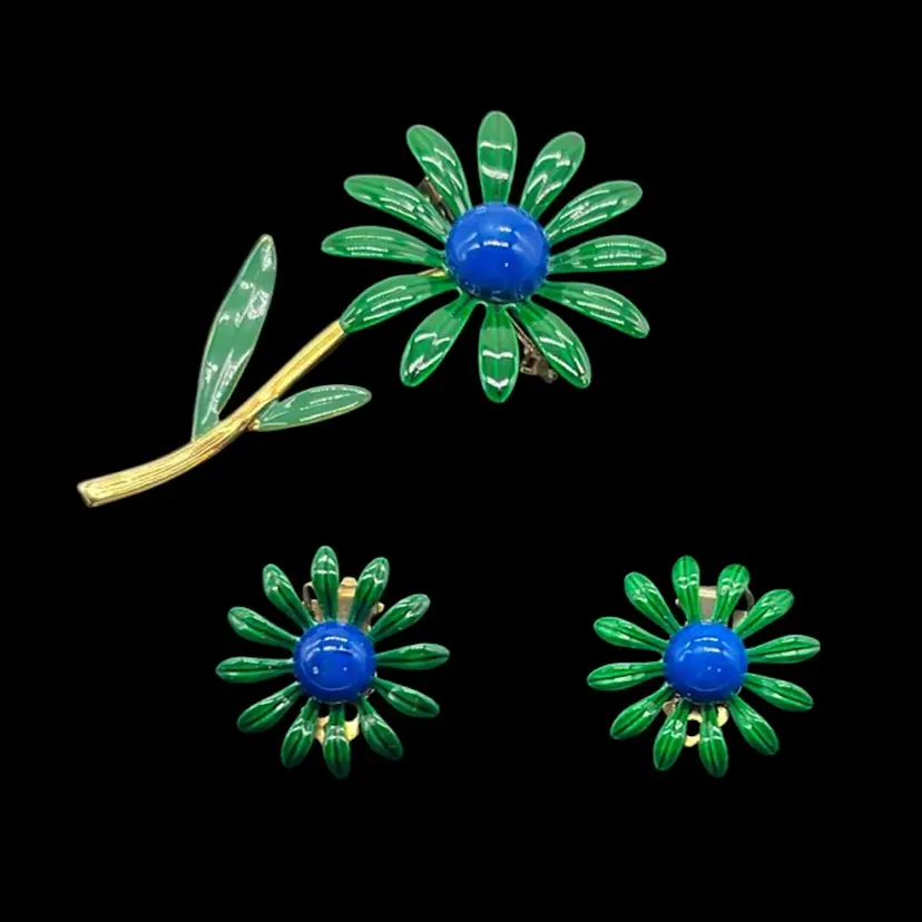 Flower Brooch Clip-On Earring Set Green Daisy Flower Blue Center Vintage | 2.75”