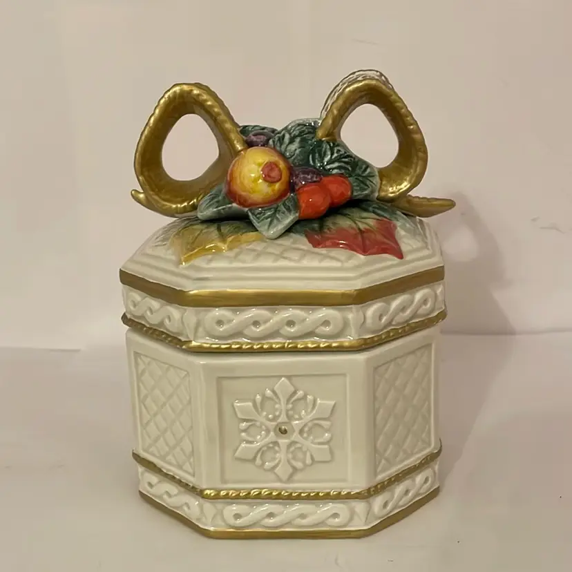#295 Fitz & Floyd Covered Candy Dish “Snowy Woods” Octagon Shaped