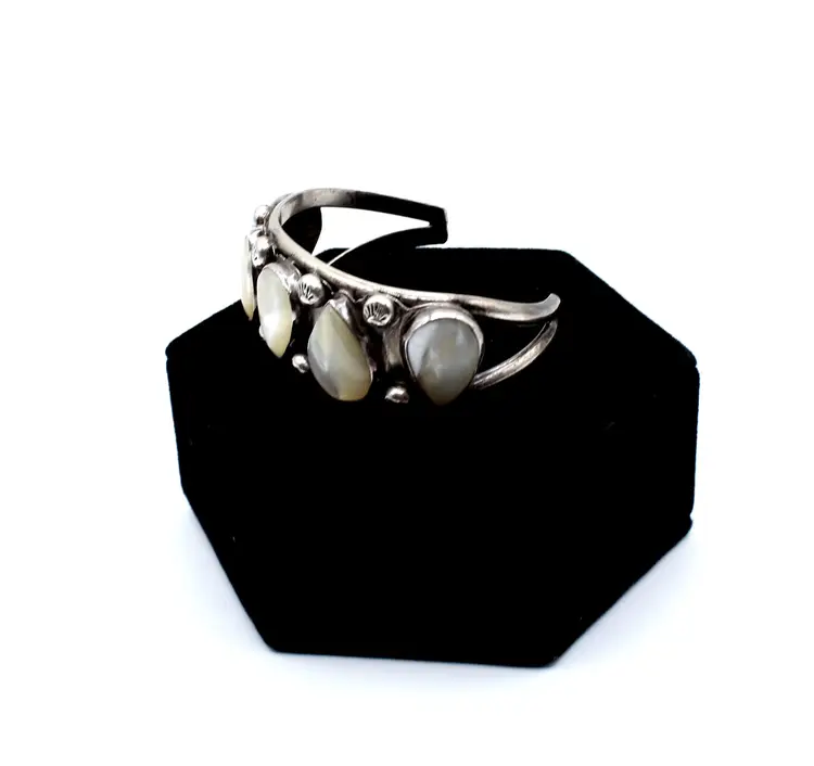Southwestern Sterling Silver Mother of Pearl cuff Bracelet 39.10g