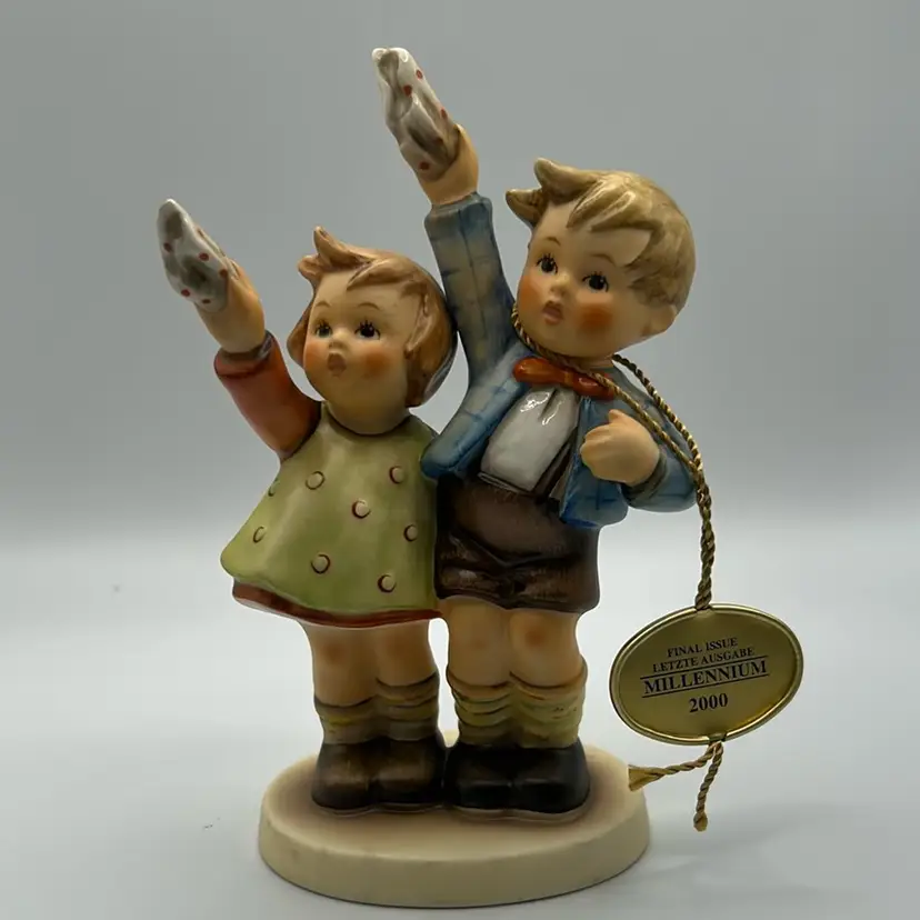 Hummel Auf Wiedersehen Figurine 1530, Final Issue