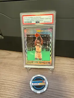 Giannis Antetokoumpo 2019 Panini Illusions Clear shots -Emerald PSA 10