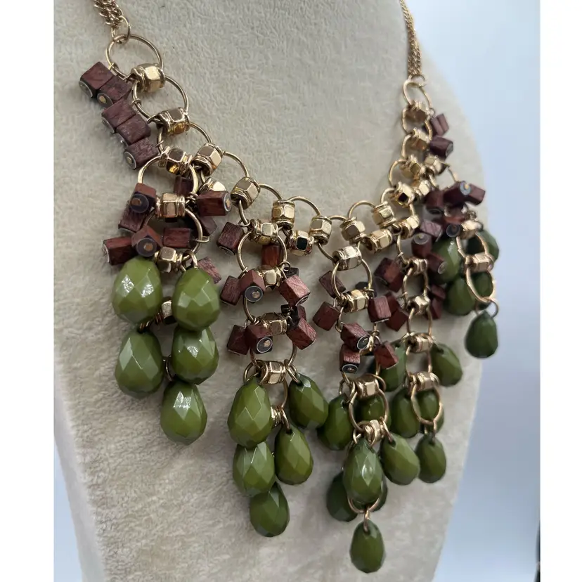 #J68 - Bib Necklace Wooden Squares & Green Plastic & Gold Tone - About 20"