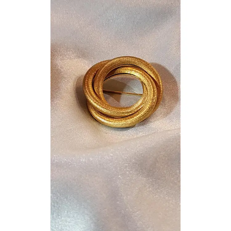 Vintage Gold Toned Sarah Coventry Circle Swirl Brooch