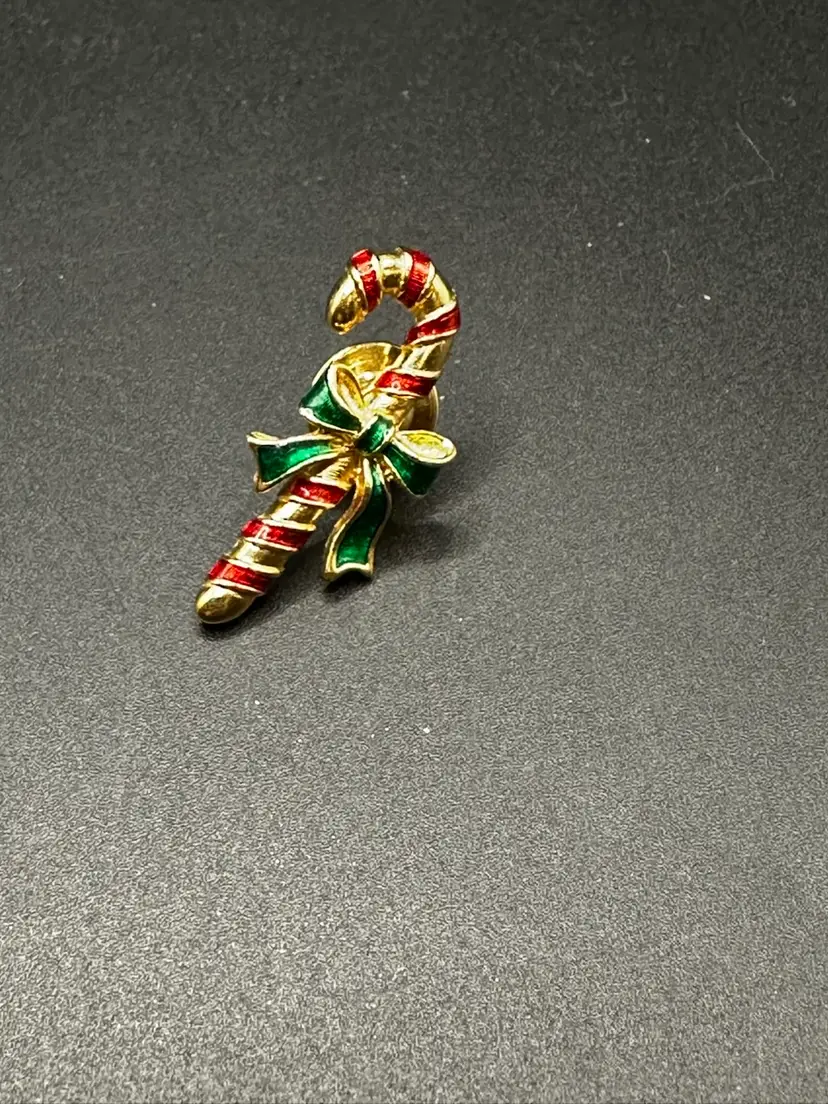 A120 - Avon Candy Cane Pin