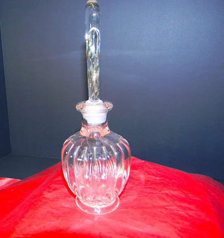 #01 Glass Perfume Bottle with Fanned Stopper top