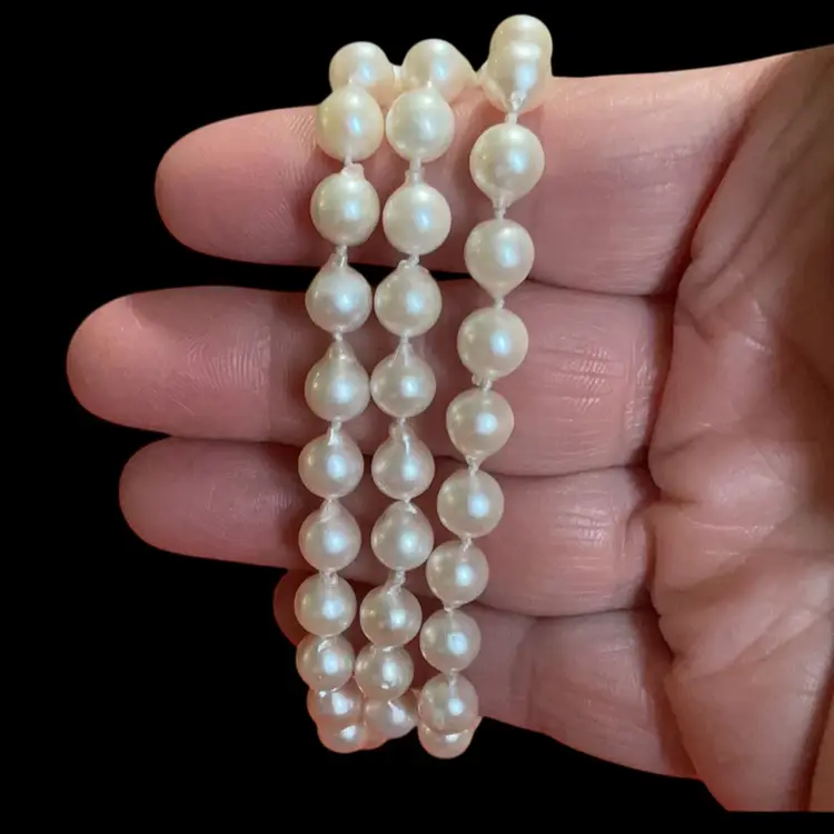 Gorgeous Vintage 3 Strand Fresh Water Pearl Bracelet With Goldtone Slide In Closure .