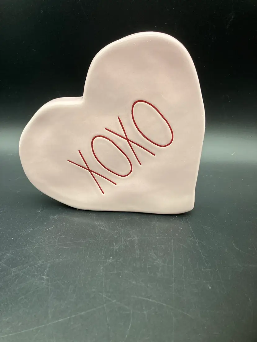 BIN - Rae Dunn Artisan Collection XOXO Ceramic Conversation Heart 6”