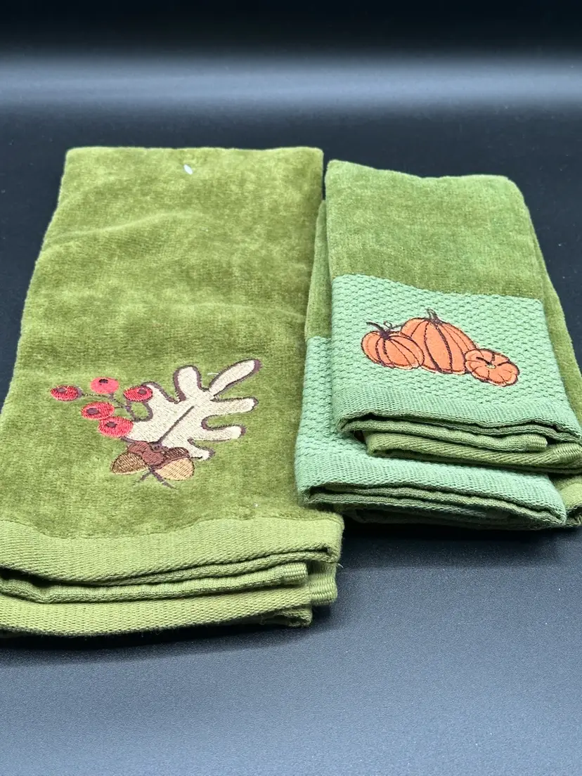 New Fall Themed Hand Towels, 2 Standard Size & 2 Fingertip