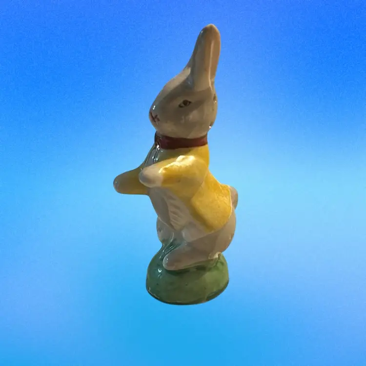 Bunny rabbit figurine - VTG