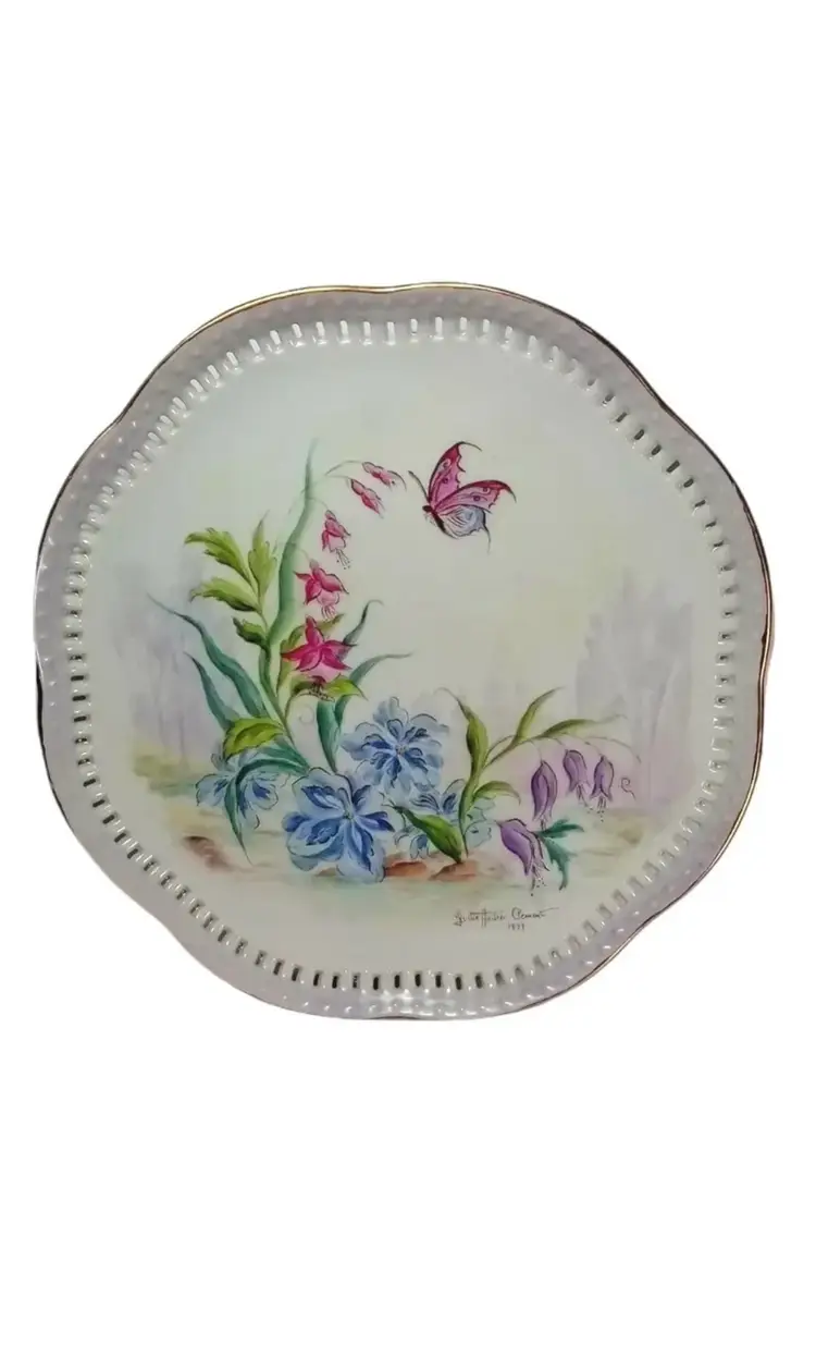 Decorative 10" Plate Hand Painted Flowers Hobbyist Signed Yvette Audrie Clements 1971