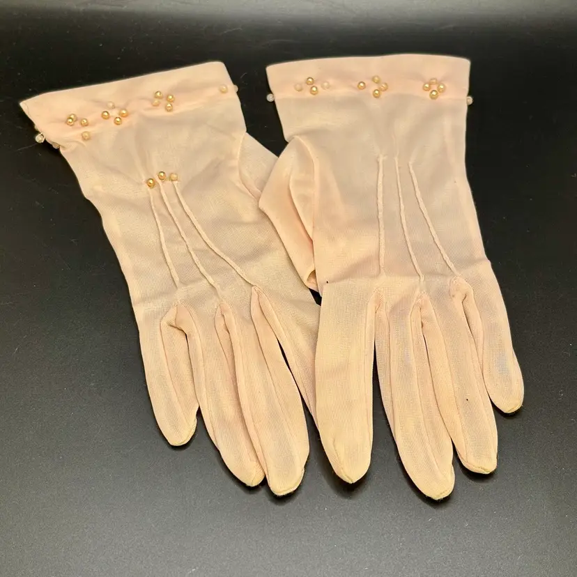 Soft Pink Vintage Ladies Gloves With Pearl Beaded Detail*