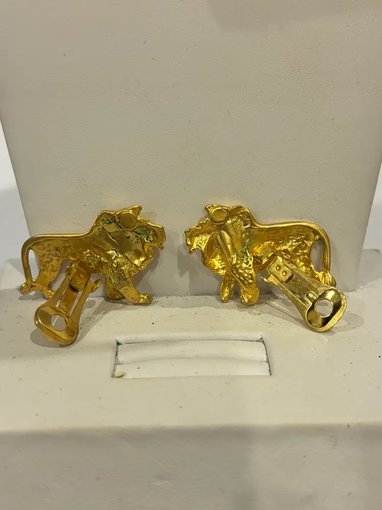 Vintage Gold Tone Lion Clip On Earrings