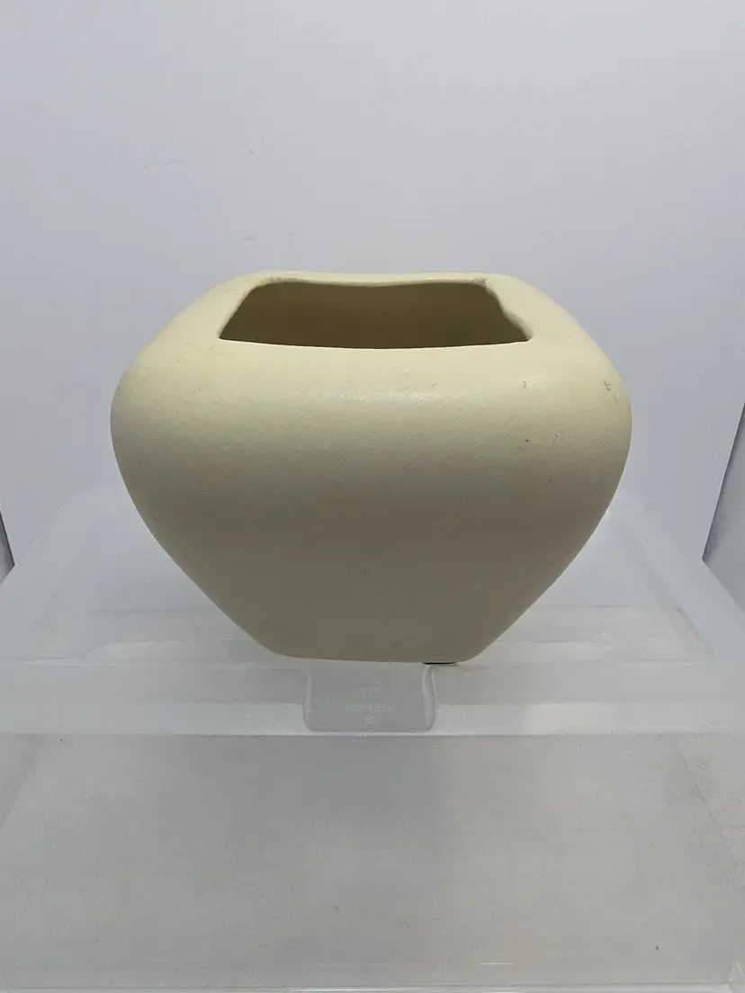 Haeger  Art Pottery Square Matte Beige 523-86 Planter Vase 4 1/2" Tall (A3)
