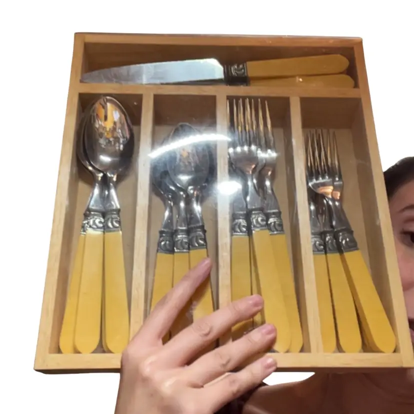 Vintage 20 Piece Flatware Set