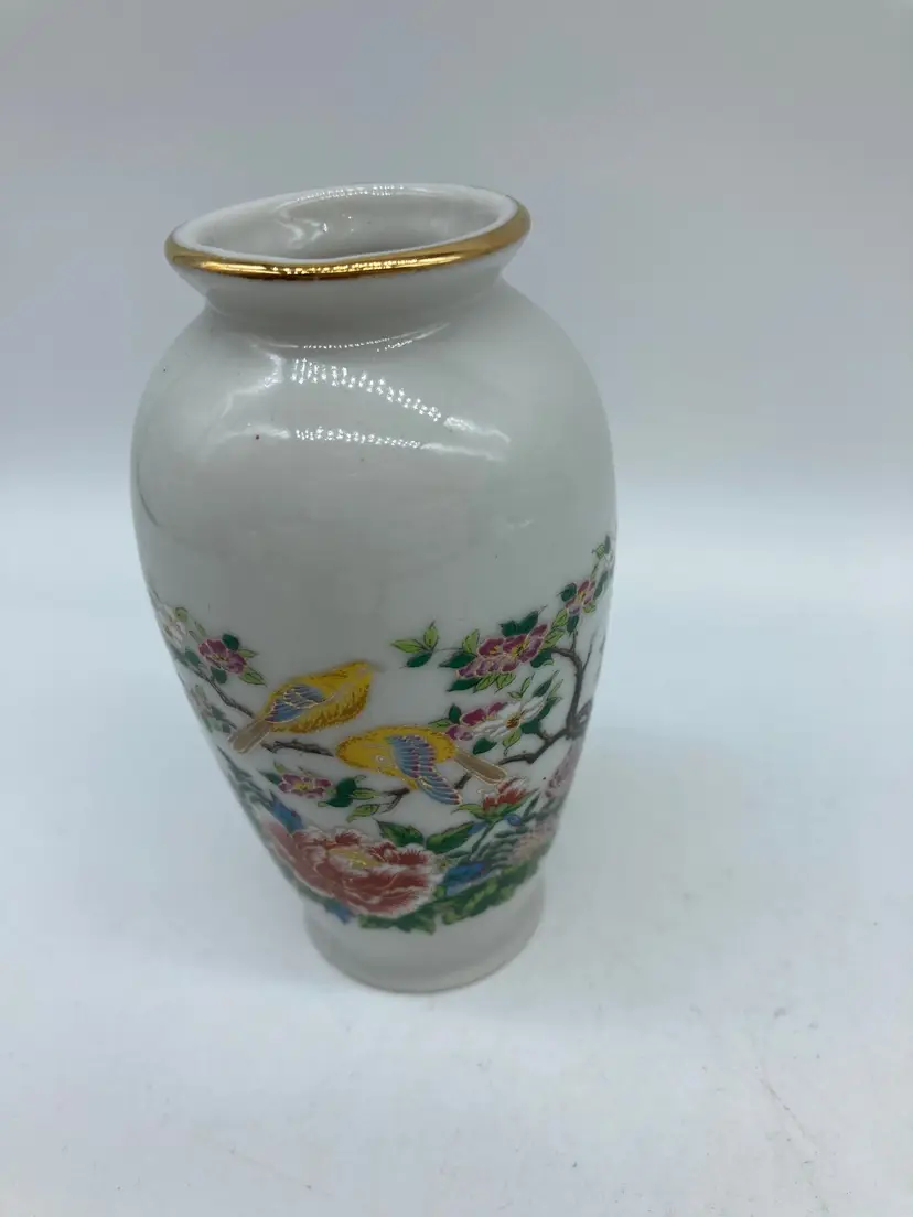 Chinoiserie small porcelain vase, gold rim and hand-painted floral design with birds