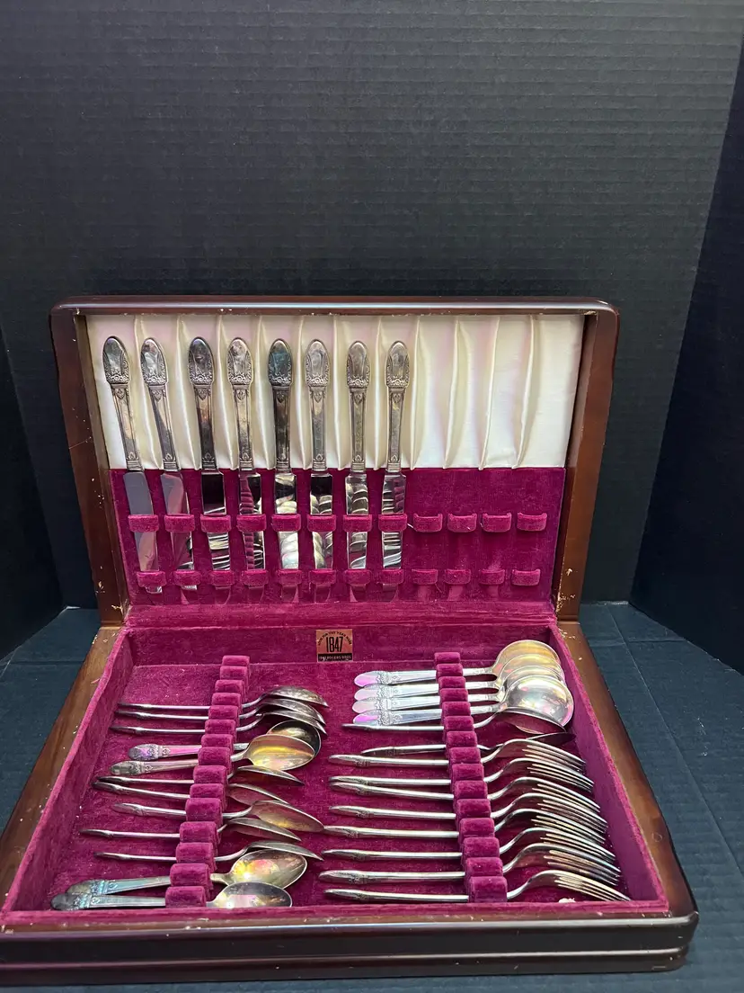 Vintage 1847 Rogers Bros Silverware Set in Case