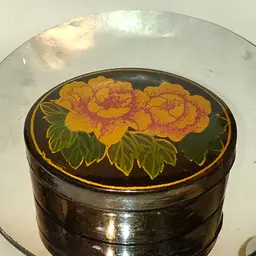 #02 - Vtg lacquer flower jewelry box