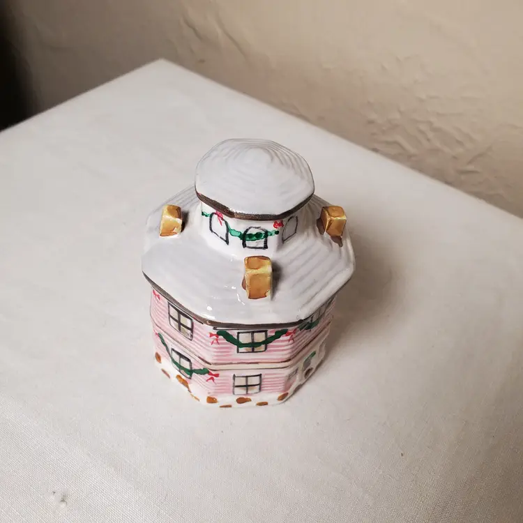 Tiny Holiday Trinket Box