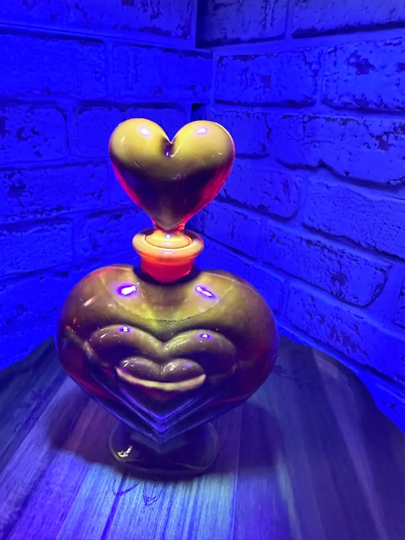 8” ITS GLOWS Glass Heart Shaped Perfume Or Decanter Bottle