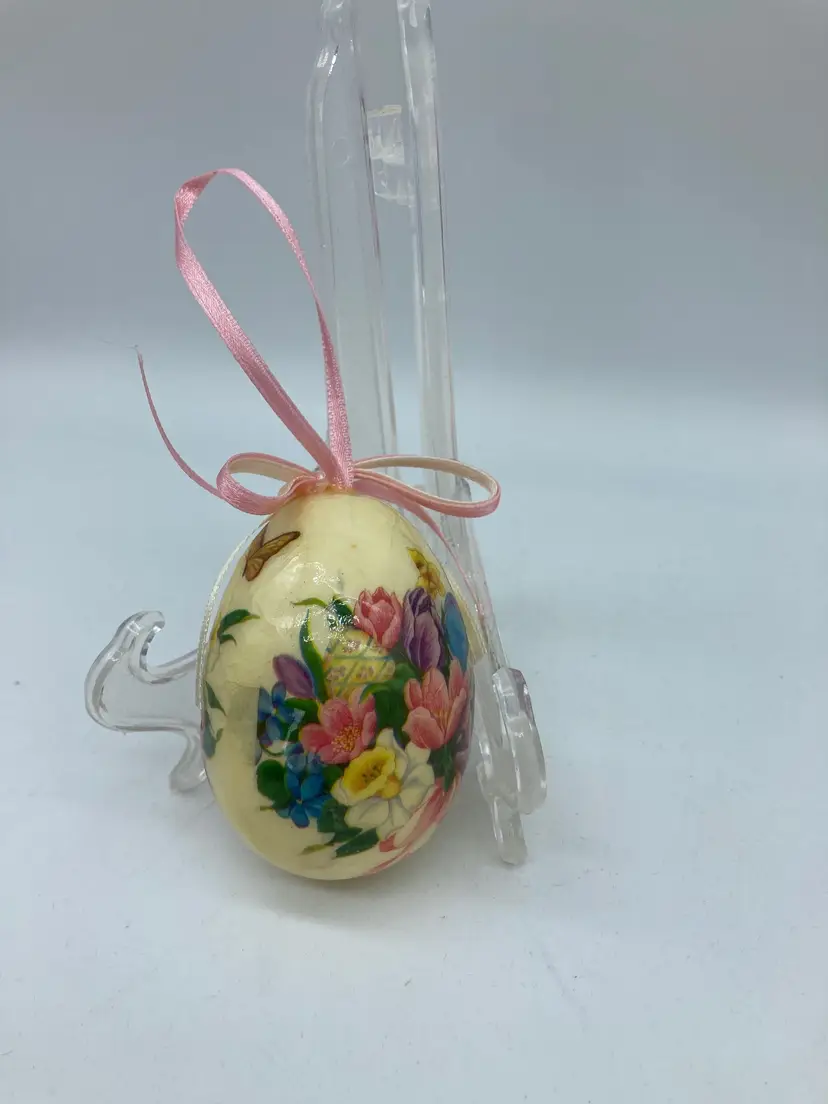 Decoupaged Egg Ornament: Floral Easter Decoration