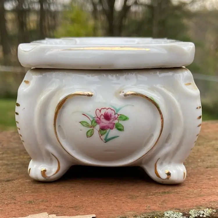 Vintage Footed Cigarette Box, Lid Serves As An Ashtray And / Or Trinket Box. Made In Occupied Japan. 4”l x 2.75”w x 2.25”h.