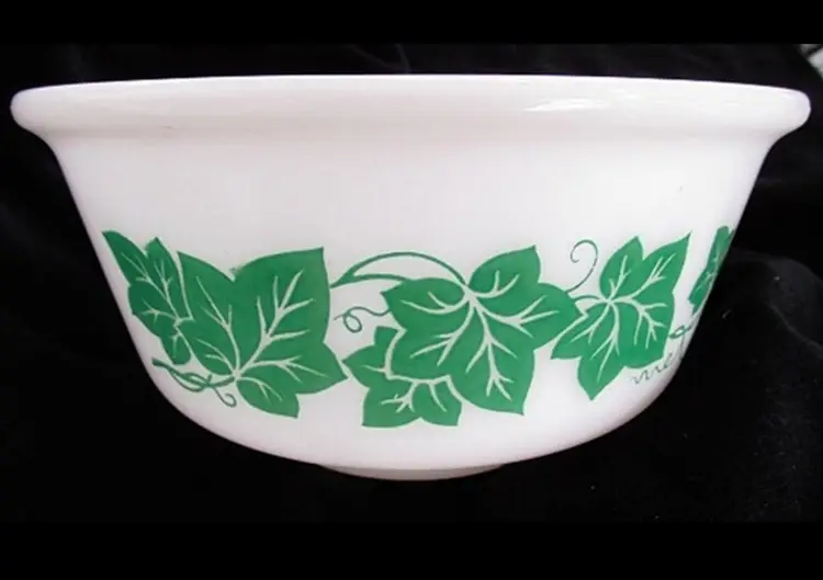 Vintage Hazel Atlas Green Ivy Grape Leaf Leaves Mixing Bowl 7" Milk Glass