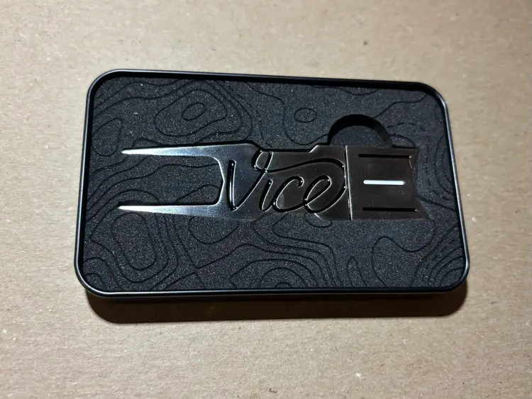 Vice Gator 2.0 Black & White Divot Tool & Ball Marker