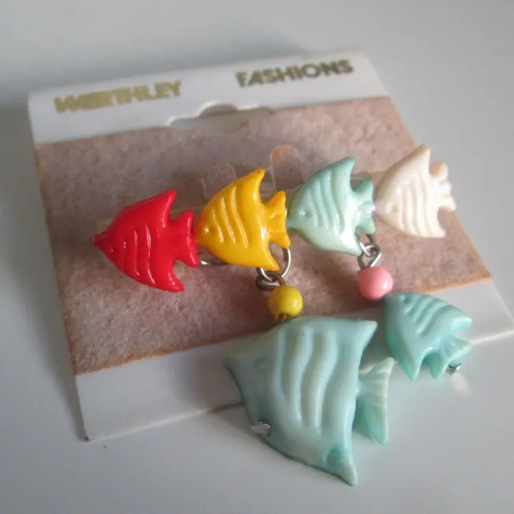 1960's NOS adorable swimming fish family brooch pin