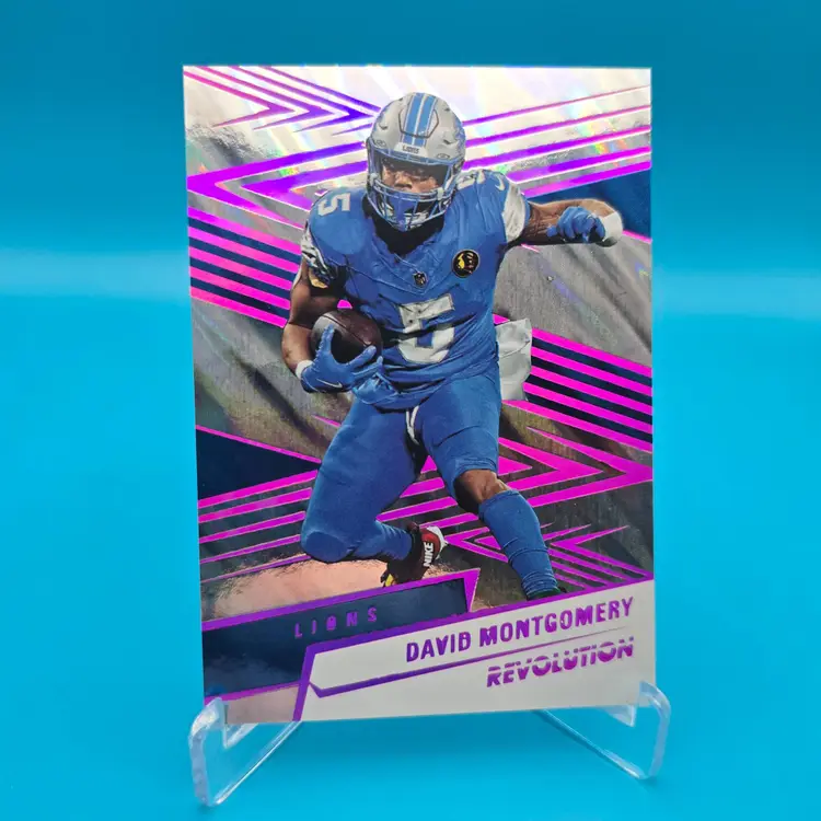 David Montgomery SSP 4/5 2025 Revolution Football Pink Lava #105 Detroit Lions