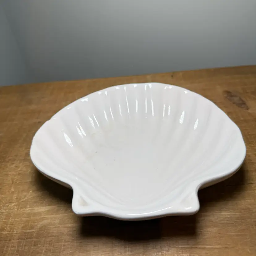 White Ceramic Scallop Shell Dish