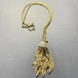 Faux Chrystal Charm Necklace