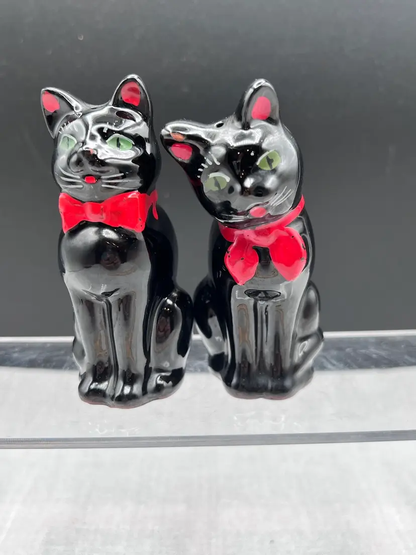 VINTAGE SHAFFORD REDWARE BLACK CAT SALT AND PEPPER SHAKER SET