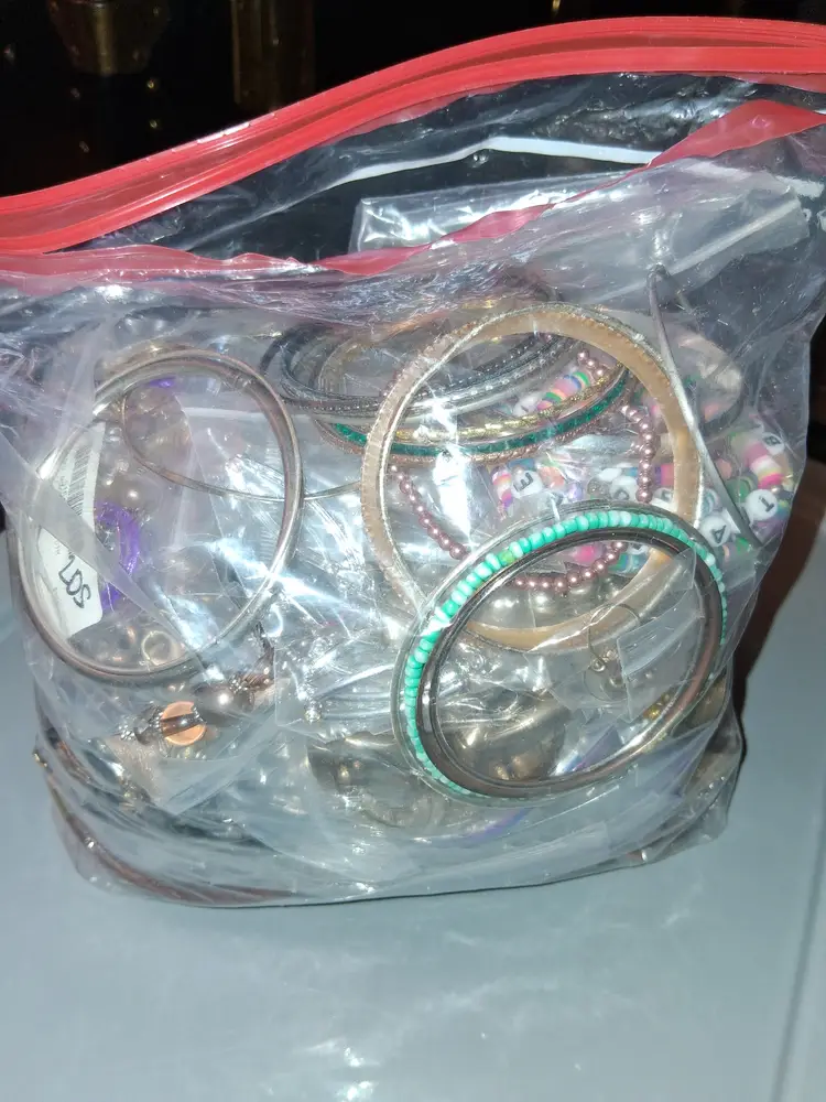 COSTUME JEWLERY 4 lbs MYSTERY ALL WEARABLE VTG to MOD Ea. Bagged! Resell/Keep #10