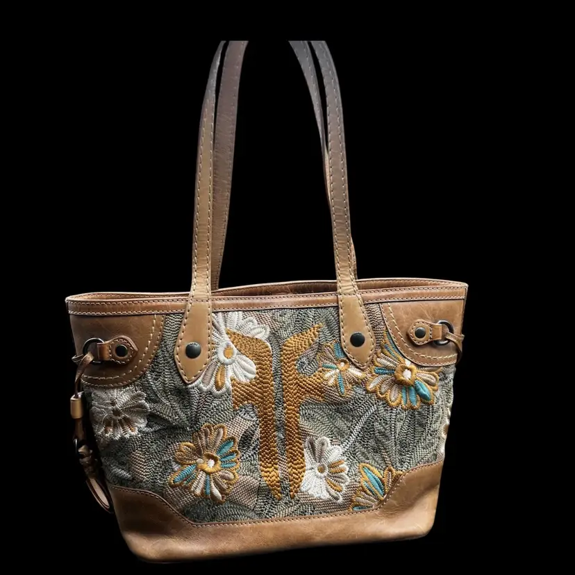 #261B Vintage Frye Brand Melissa Carryall Handbag Purse. Tan Leather And Multi Color Floral Embroidery 
Style 34DB0783, Made In India.