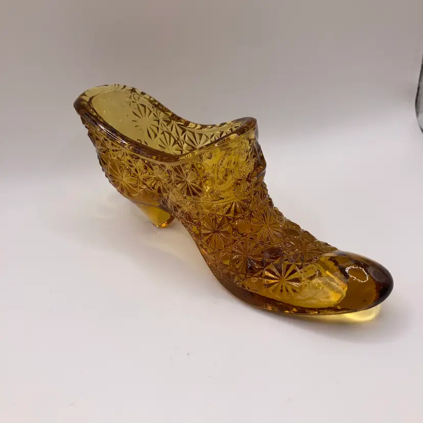 Fenton Daisy and Button Amber/Honey Gold Glass Slipper!  2 3/4” Tall 6” Long!