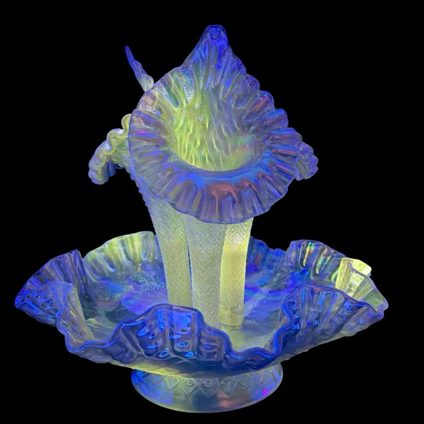 FENTON Epergne “Diamond Lace’ Amethyst Purple  Carnival Glass•3  Horn•Vase/Bowl •UV Glow•Scarce
9.75” T x 10.25” W