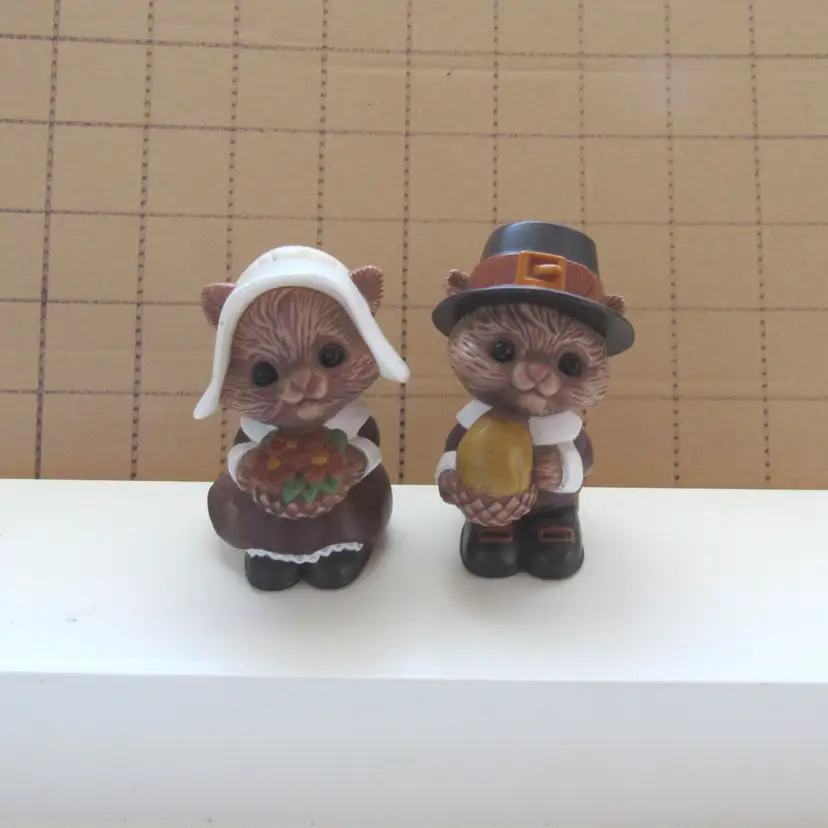 VTG Plastic Hallmark Pilgrim Cats Salt & Pepper Shaker Set