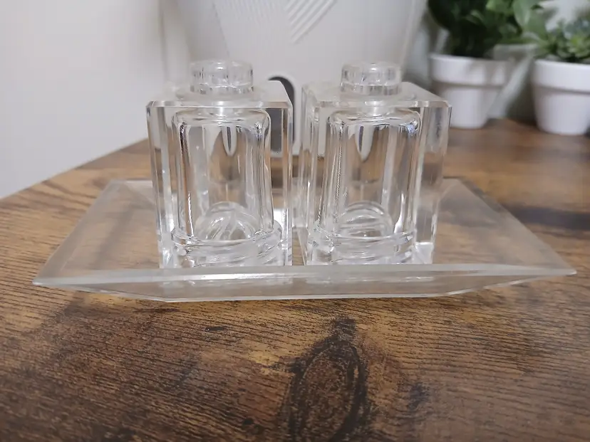 Vintage Lucite Salt and Pepper Shakers with Tray 033