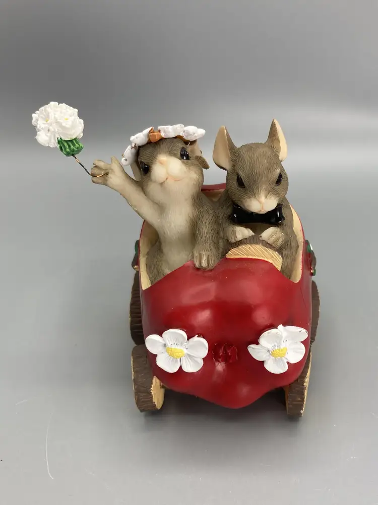 1998 Fitz & Floyd Charming Tails Get Away Car Mouse Mice Wedding Just Married Figurine