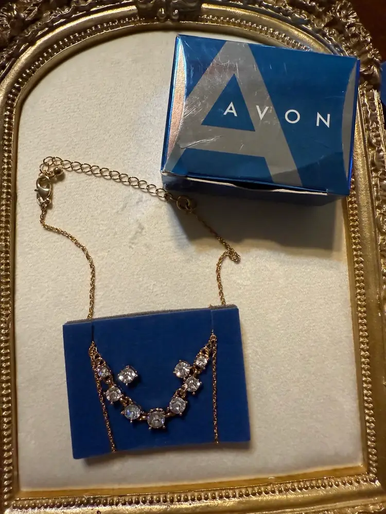 Vintage AVON New Old Stock Necklace/Earrings Set