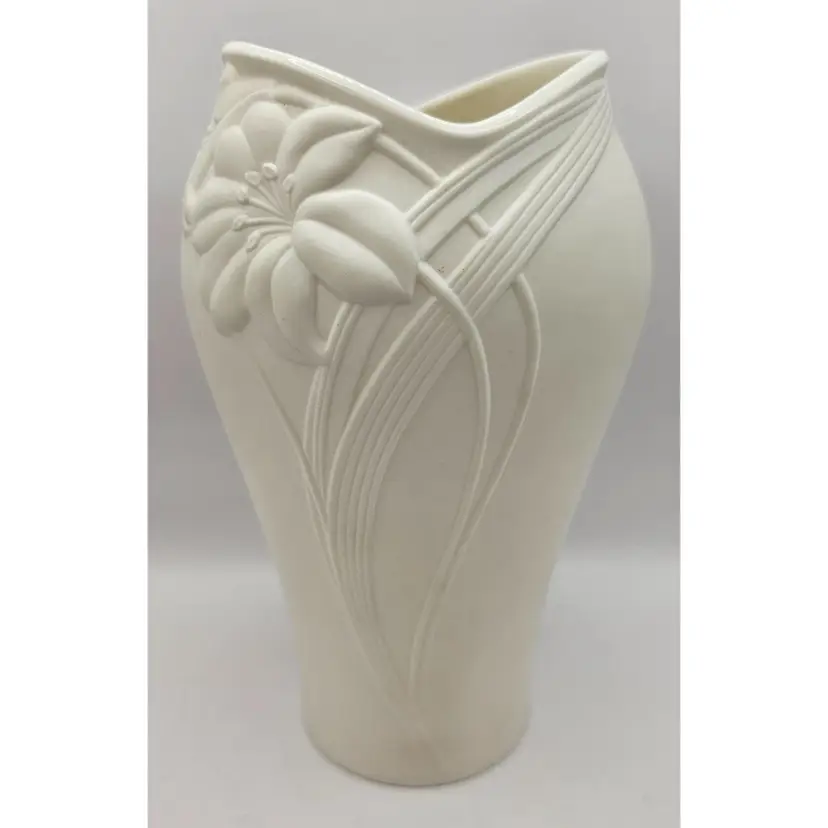 Gorham Fine China "Linen Flowers" Vase