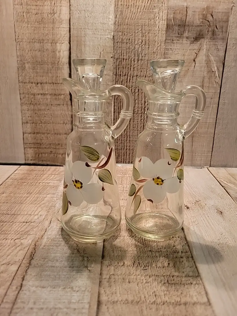 2 Vintage Glass Cruets Hand Painted Dogwood Flowers Stoppers Oil Vinegar ⚓️ Pair