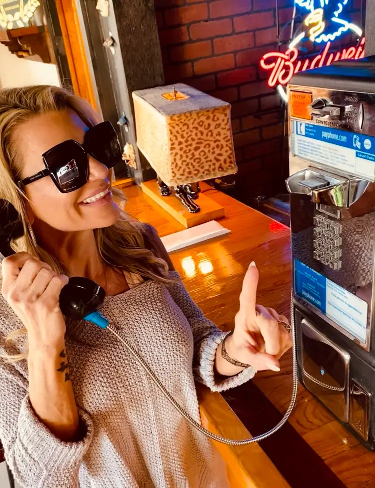 Hold The Phone…. It’s A Super Quick Pop Up W/ V.V.