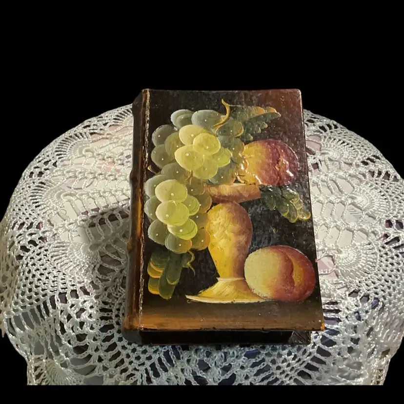 Vintage Hand Painted Wooden Book Box / Keepsake Box. Titled A Farewell To Arms. Ernest Hemingway ( Love Story) . On Back Found A Signature Possibly . J.W. & Looks Like A Year By It Either 83’ Or 85’ ? Did Research Found Nothing On Signature. Could Possibly Been A Gift To This Someone. Has A Lock Hinge Closure And Lined With Deep Burgundy Color Velvet Like Material. In Good Condition!!